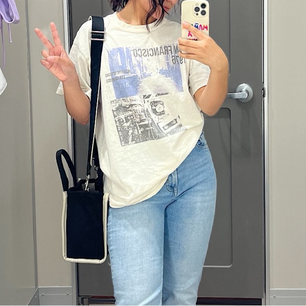 Aritzia White Graphic T-Shirt with San Francisco Print